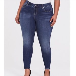 Torrid Bombshell Premium Stretch Skinny Jean Sz 18